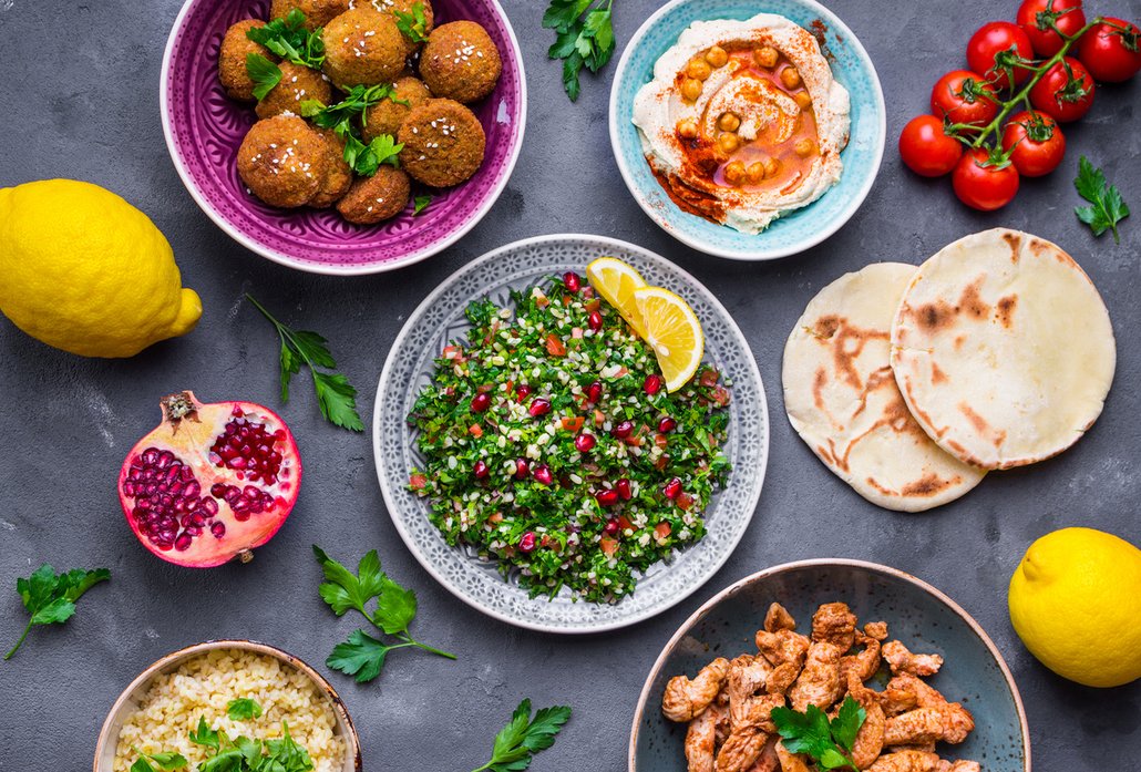 Pokud chcete tabbouleh ještě lepší, přidejte navrch šťavnaté granátové jablko.