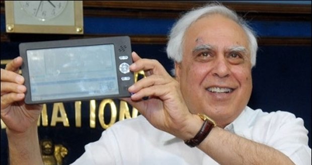 Indický premiér věd a technologií Kapil Sibal by měl zařízení představit 5.října