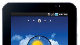 Samsung Galaxy Tab: Tablet s operačním systémem Android, který zvládá telefonování, je drahý. Obrazovka: s úhlopříčkou 17,8 cm (1024 x 600 pixelů) Paměť: 16 GB; Hmotnost: 380 g; Cena: ca. 19 999 Kč