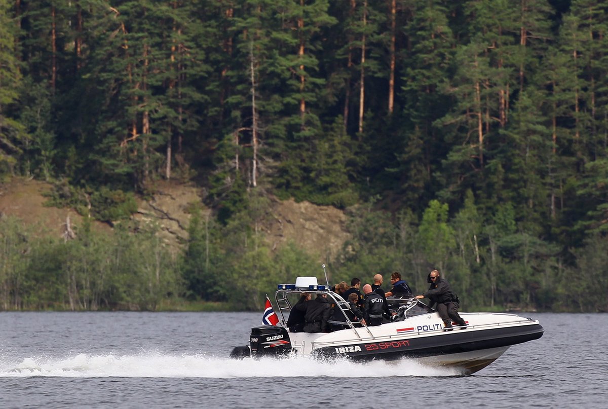 Elitní nořští policisté zůstali odkázáni na auta a čluny...