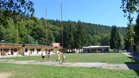 Dětský tábor Jiskra v Březníku na Třebíčsku, kde údajně měly některé děti trpět hladem.