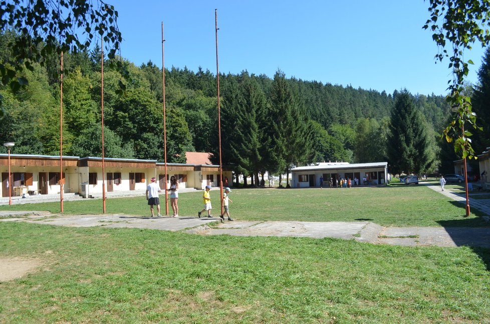 Dětský tábor Jiskra v Březníku na Třebíčsku, kde údajně měly některé děti trpět hladem.