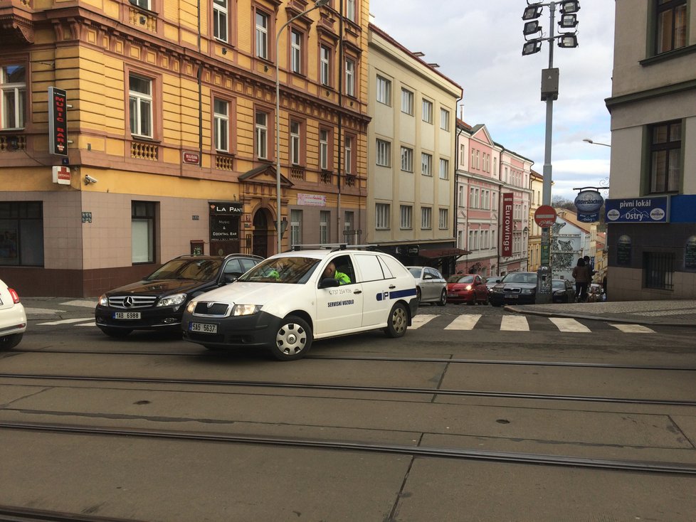 Na Žižkově je to v současné době auto na autě.