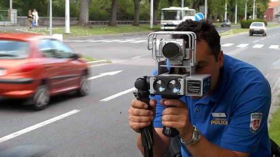 (Ne)přesnost automobilových tachometrů: Jsou přesnější, než byste čekali!