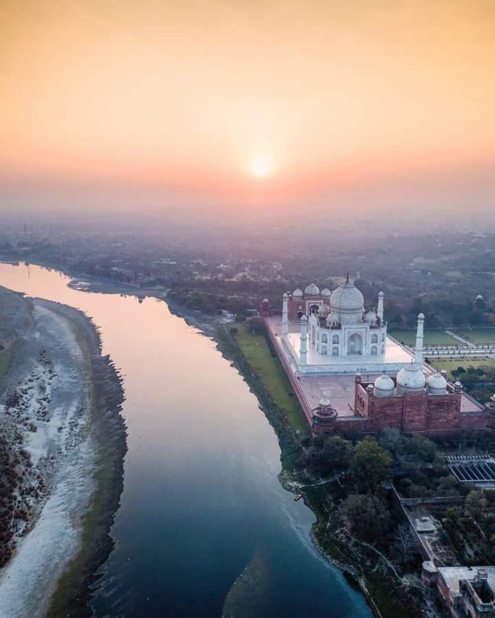 Vzdušný pohled na Tádž Mahal.