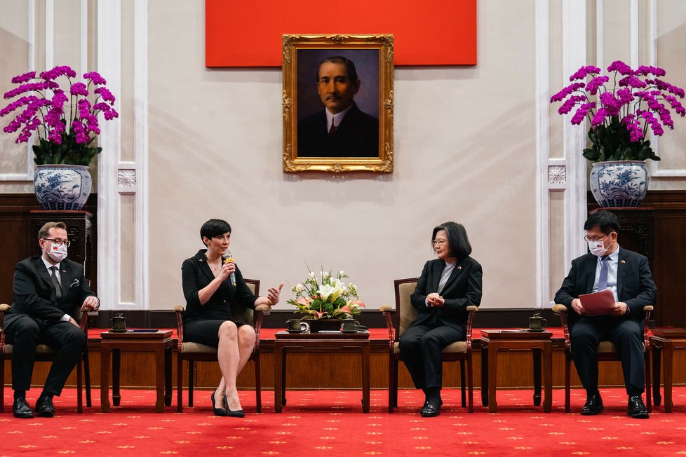 Česká delegace v Tchaj-wanu v čele s předsedkyní Sněmovny Markétou Pekarovou Adamovou (TOP 09) (27. 3. 2023)