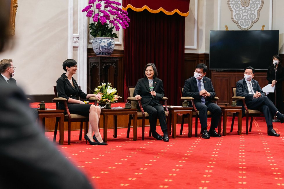 Česká delegace v Tchaj-wanu v čele s předsedkyní Sněmovny Markétou Pekarovou Adamovou (TOP09) (27.3.2023)