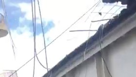 V přístavu na severovýchodě Tchaj-wanu se zřítil most, který rozdrtil tři rybářské lodi.