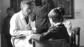 Pediatr Hans Asperger s pacientem