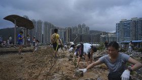 Tajfun Mangkhut zasáhl Čínu silným deštěm. Zavřít muselo i doupě neřesti