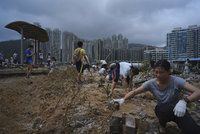 Tajfun Mangkhut zasáhl Čínu silným deštěm. Zavřít muselo i doupě neřesti