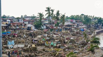 Tajfun Fung-wong pustoší Tchaj-wan. Evakuovány tisíce lidí, bouře si vyžádala desítky obětí Tajfun Fung-wong pustoší Tchaj-wan. Evakuovány tisíce lidí, bouře si vyžádala desítky obětí