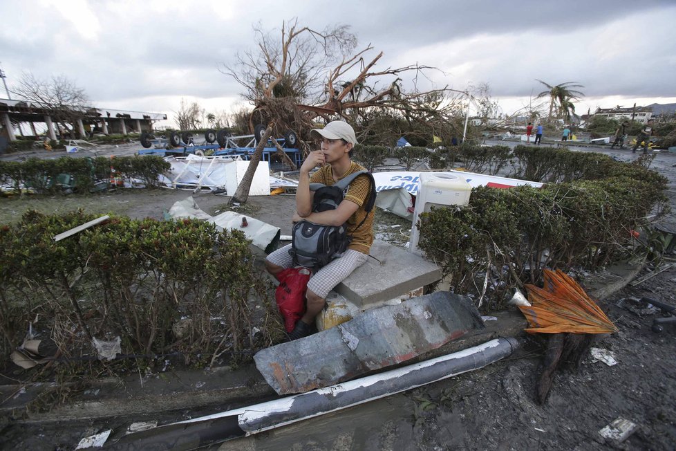 Zkáza a bezmoc: Tajfunu Haiyan sice unikla řada evakuovaných, přesto si připsal přes 1000 mrtvých