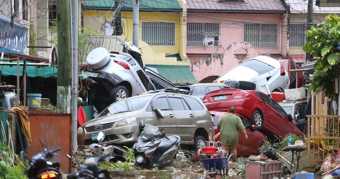 Filipíny zasáhl ničivý tajfun Kalmaegi (listopad 2025).