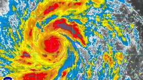 Tajfun Haiyan decimuje Filipíny, je nejsilnější, jaký kdy zasáhl pevninu
