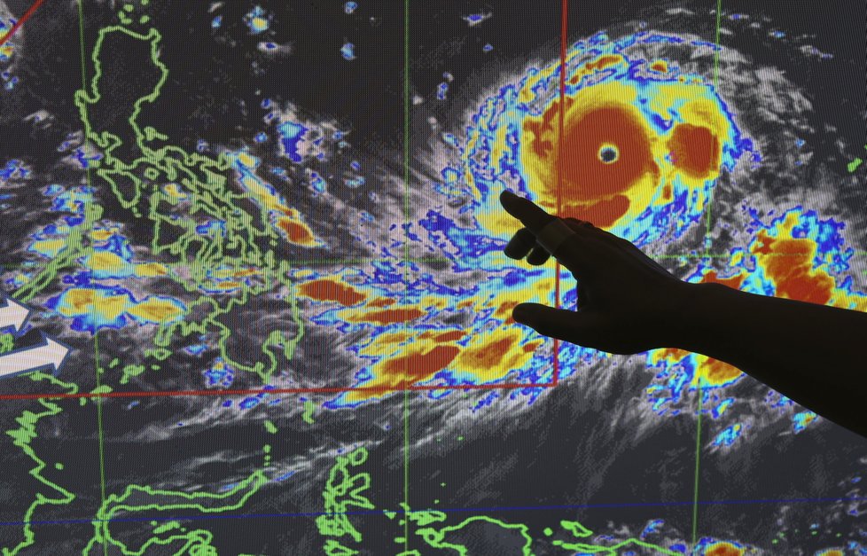 Tajfun se blíží k Filipínám.