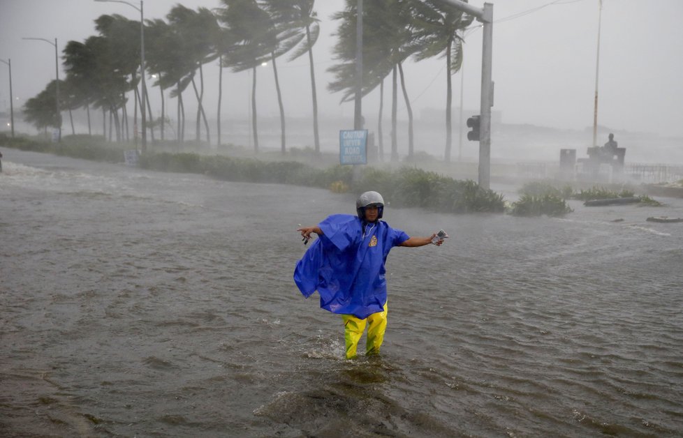 Supertajfun Mangkhut řádí na Filipínách.