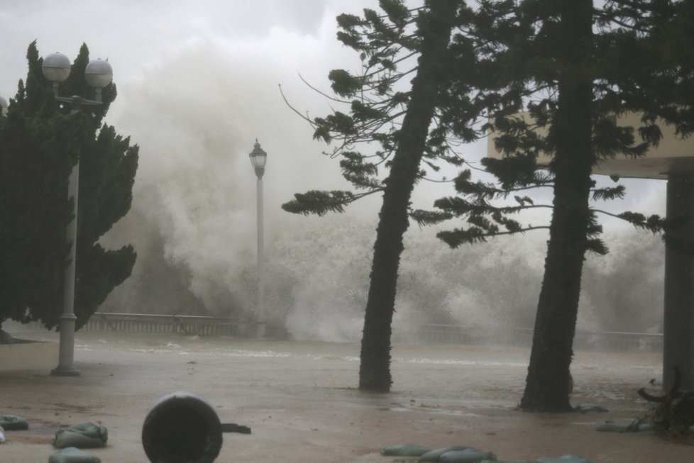 Tajfun Mangkhut zabil na Filipínách nejméně 25 lidí.