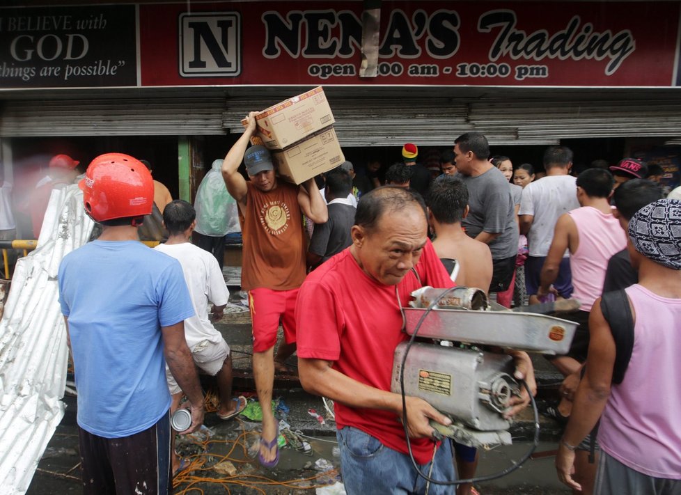 Některé oblasti Filipín se na pokraji humanitární krize potýkají s problémem rabování