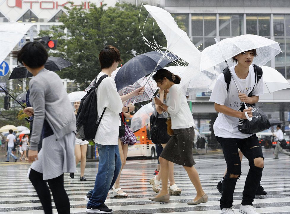 Oblast Tokia a okolí zasáhl tajfun Mindulle.