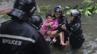 Tajfun na Filipínách už má přes sedmdesát obětí, další desítky osob se pohřešují