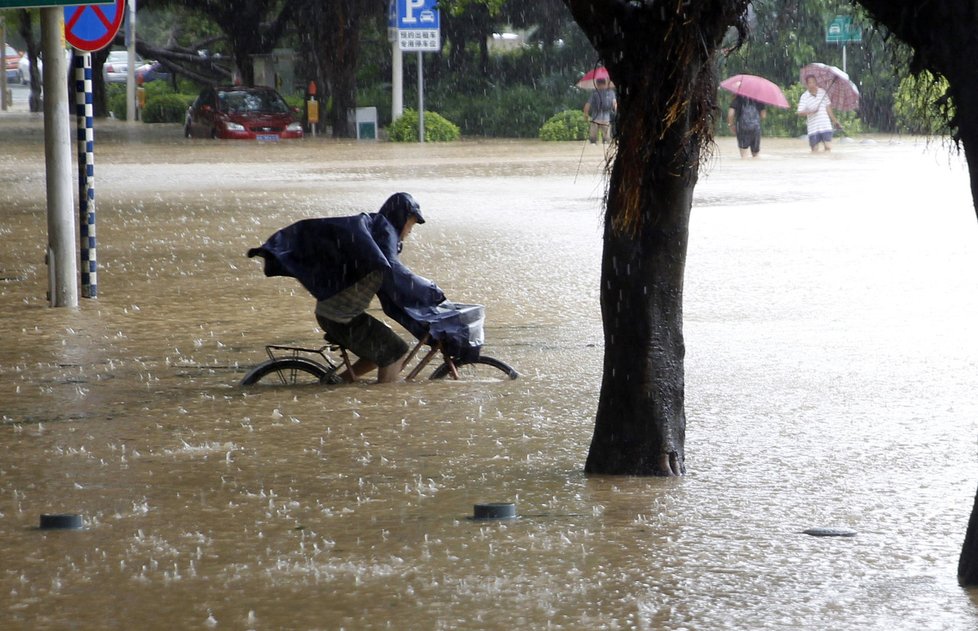 Tajfun Megi v Číně vyvolal sesuv půdy, 27 lidí je nezvěstných.