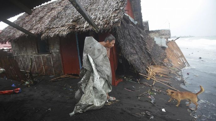 Tajfun na Filipínách má už několik desítek obětí (9. prosince 2014)