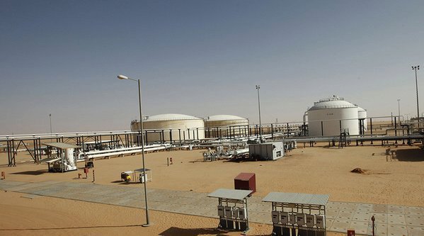 Islámský stát proniká do vnitrozemí Libye, chce ropu.