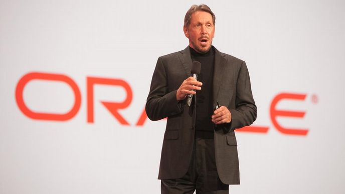 Takhle rychle jste ještě informace létat neviděli. Šéf Oraclu Larry Ellison při představování nových produktů.