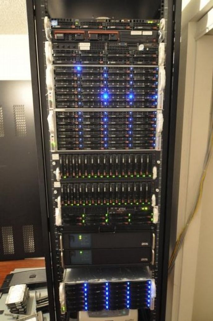 Takový menší domácí cloud jednoho mladíka z Kalifornie, který má kapacitu 209 TB Takový menší domácí cloud jednoho mladíka z Kalifornie, který má kapacitu 209 TB