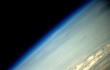Takto vypadá super úplněk z kosmické stanice ISS, snímky pořídil kosmonaut Oleg Artemyev.