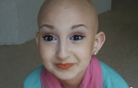 Dívka (12) umírá na rakovinu a bloguje: Nesnáším paruky, raději se líčím