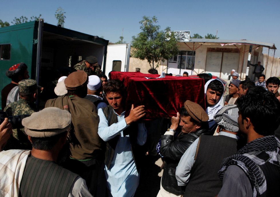 Tálibán před dvěma týdny zaútočil na základnu afghánské armády u města Mazáre Šaríf, kde zemřelo na 140 lidí.