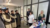 Kontroverzní návštěva Tálibánců v Bělorusku: Prohlídka sýrárny a kojenecká výživa. Pak fotky zmizely