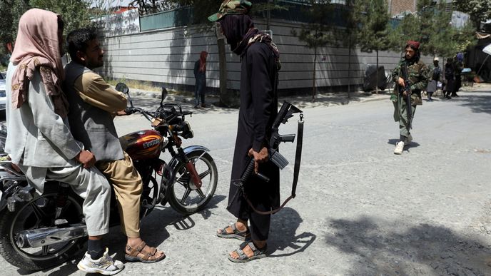 Tálibán kontroluje hranice Kábulu