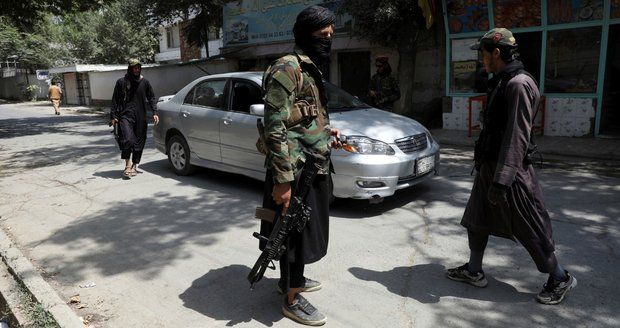 Tálibán hrozí rodinám tlumočníků: Vaše smrt je nevyhnutelná, pomáhali jste USA! Dopis jako důkaz