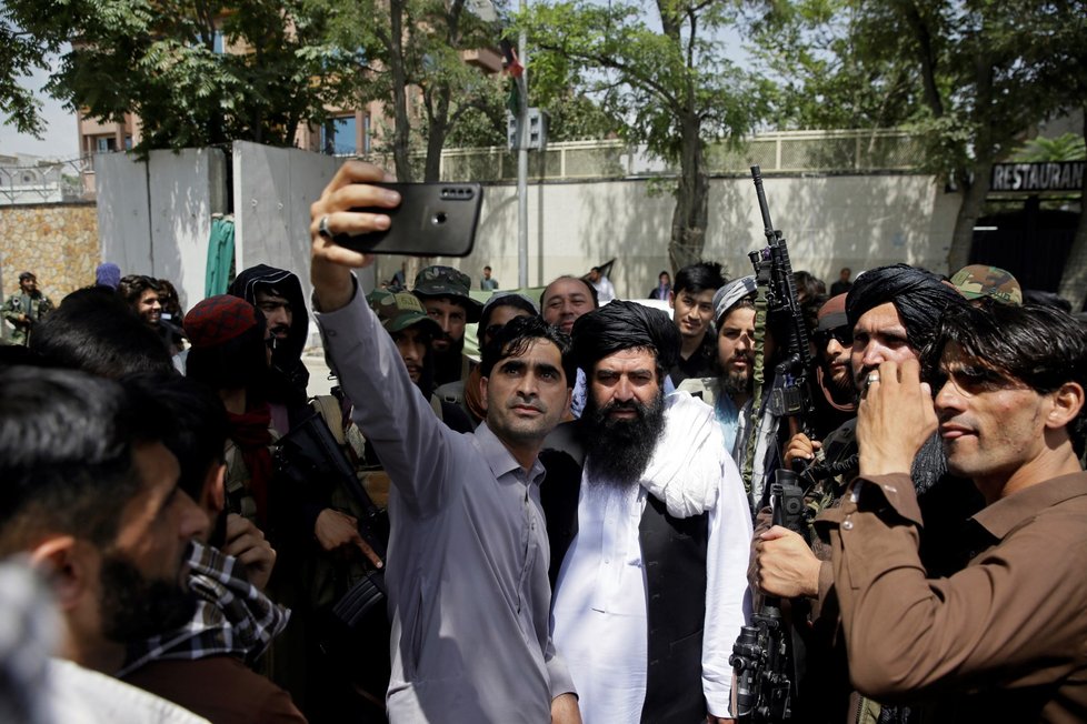 Tálibán s oblibou využívá moderní komunikační metody.