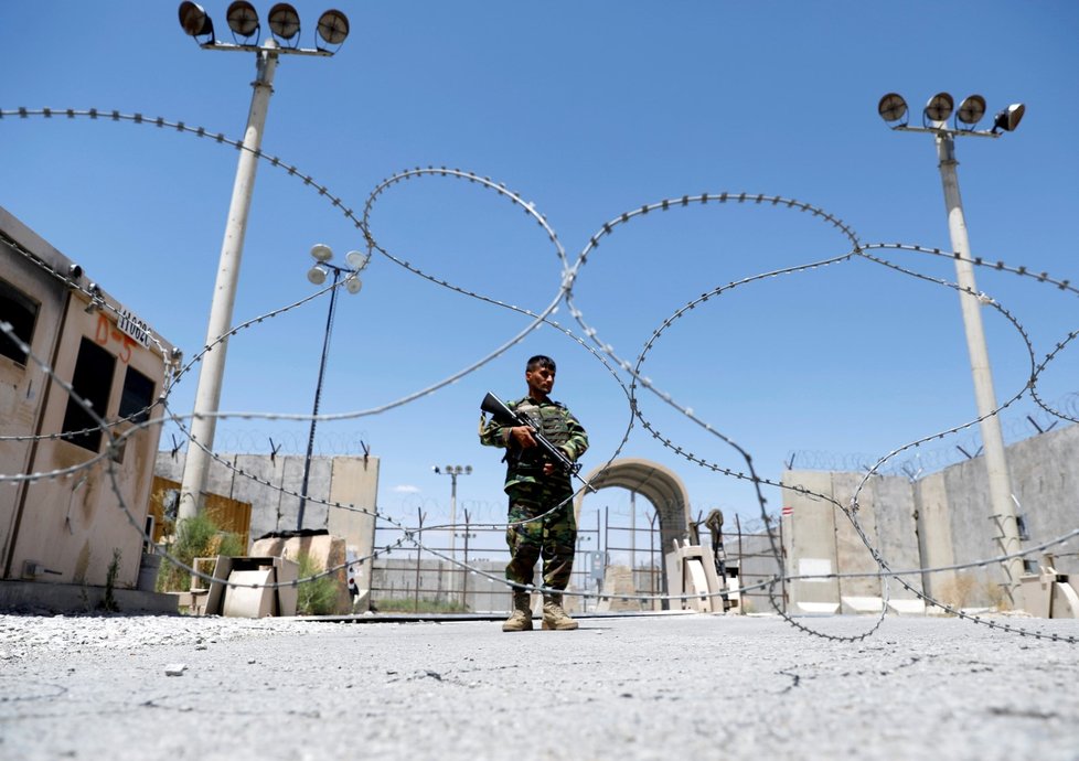 Afghánská armáda převzala základnu Bagrám.