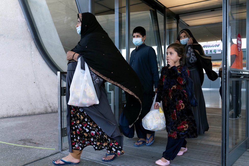 Do USA dorazily poslední evakuované rodiny z Afghánistánu, po příletu zemřela devítiměsíční holčička