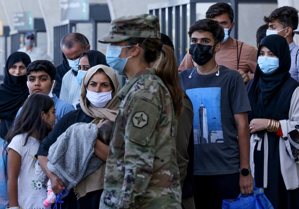 Do USA dorazily poslední evakuované rodiny z Afghánistánu, po příletu zemřela devítiměsíční holčička