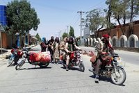 Svět stahuje své občany z Afghánistánu, USA a Británie evakuují ambasády