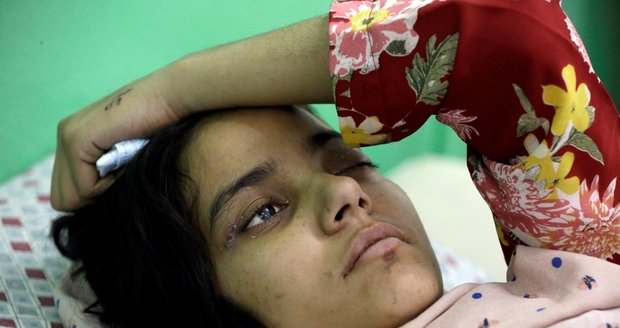 Odporná praktika Tálibánu: Bojovníci dělají z dvanáctiletých dívek sexuální otrokyně