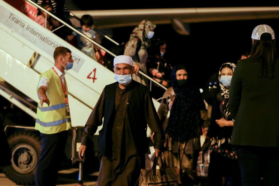 Do Albánie dorazilo další letadlo s evakuovanými Afghánci