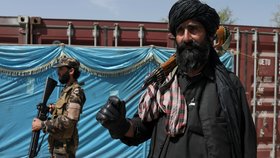Talibové u čínské humanitární pomoci