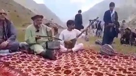 Lidového hudebníka zpívajícího o rodné zemi zavraždili Tálibánci.