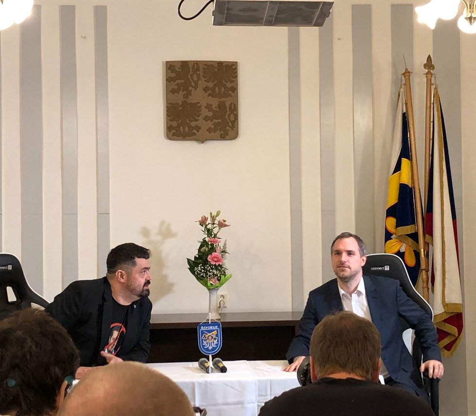 Primátor Hřib si do své talk show Kobereček pozval kontroverzního starostu Novotného.