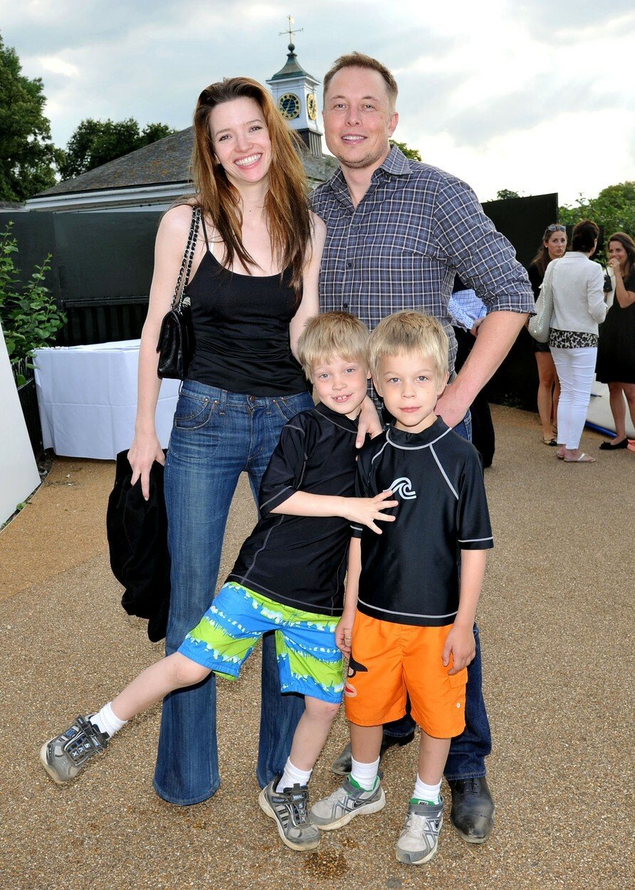Elon Musk, Talulah Riley a jeho děti z prvního manželství – Vivian Jenna vpravo dole