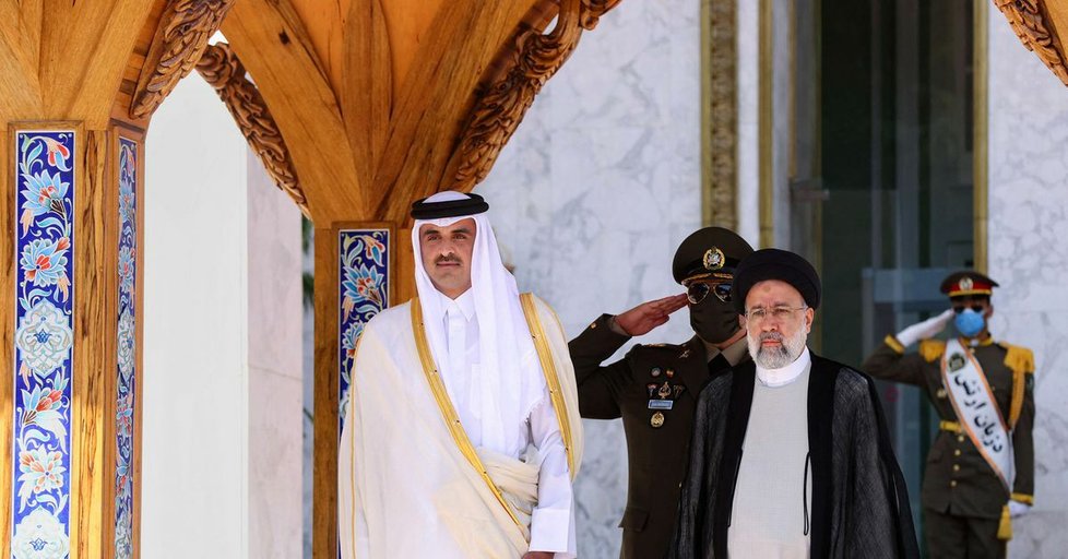 Katarský emír Tamím bin Hamad Al Thání (vlevo)