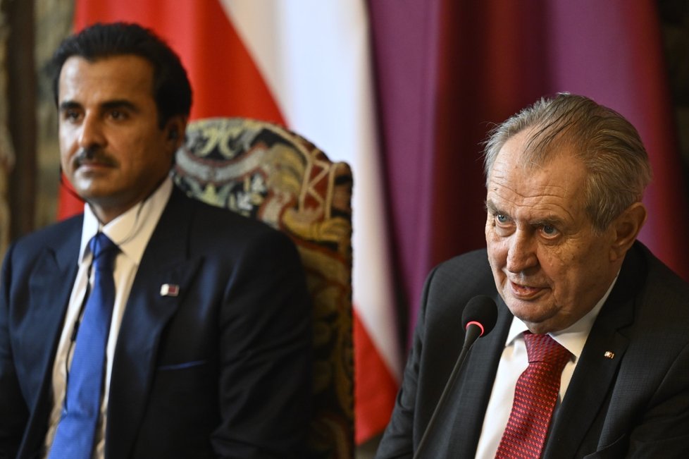 Katarský emír Tamim bin Hamad Sání a prezident Miloš Zeman (5. 10. 2022)