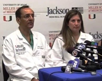 Lékaři, kteří Tammy Gonzalez zachránili dítě.